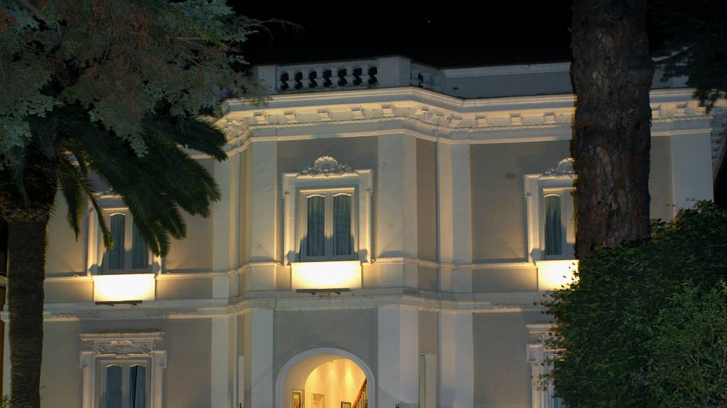 Hotel-Flora-Frascati-Esterno-Hotel-Notte-1