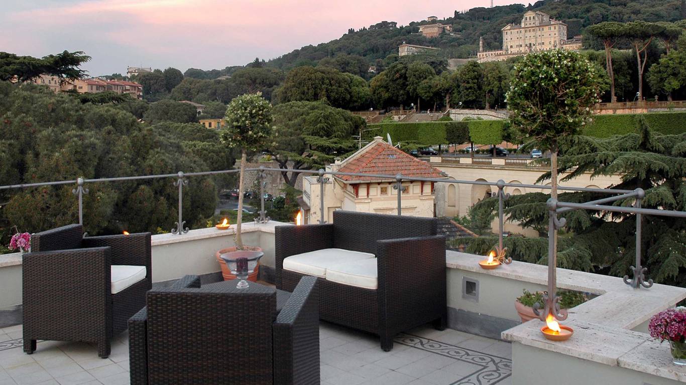 Hotel-Flora-Frascati-Esterno-Hotel-Roof-1