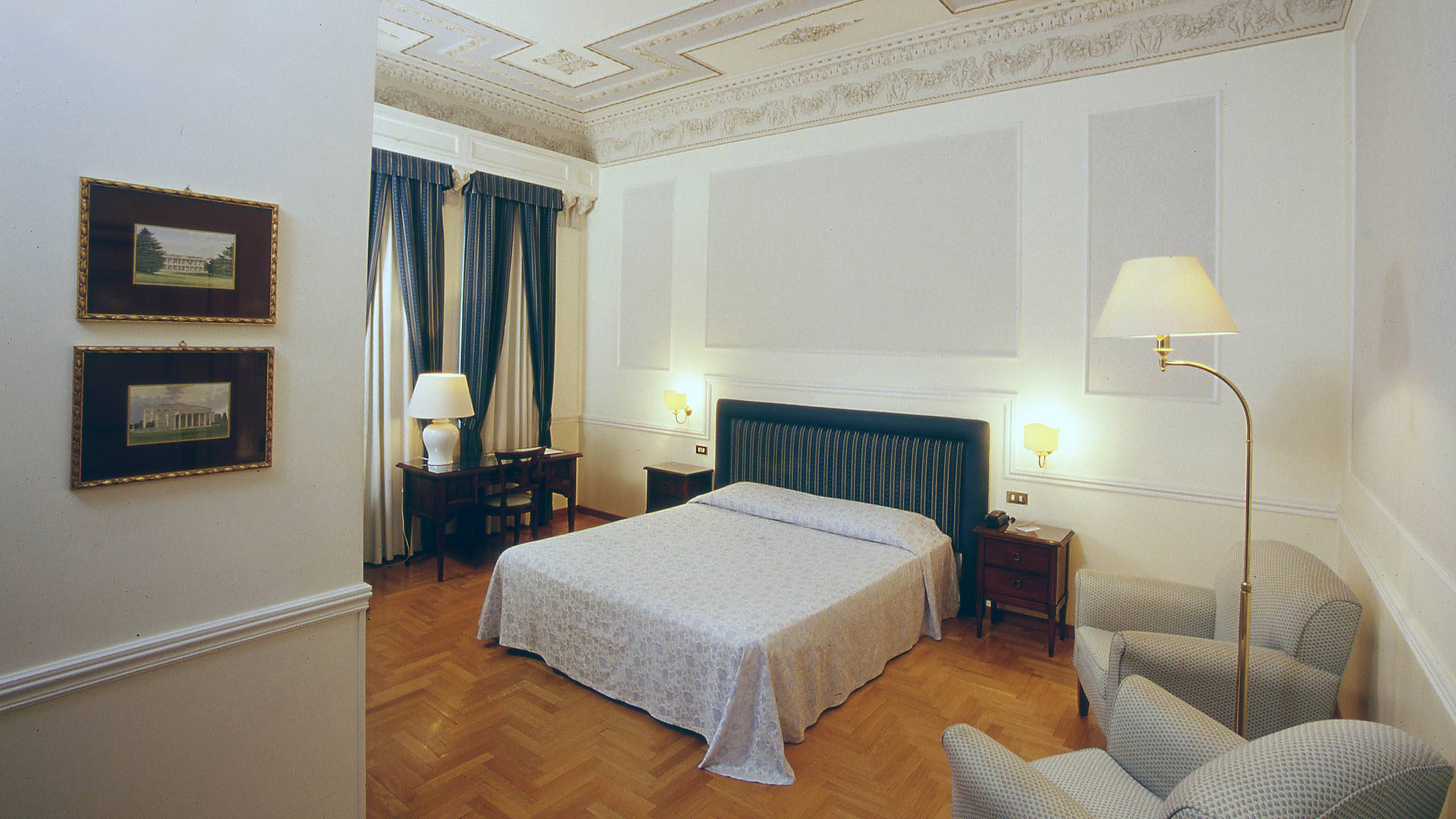 Hotel-Flora-Frascati-Camera-Superior-Letto-1